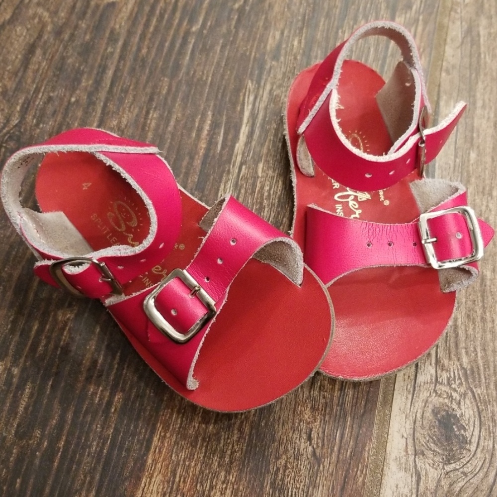 SUN SAN SURFER // RED LEATHER SANDALS
